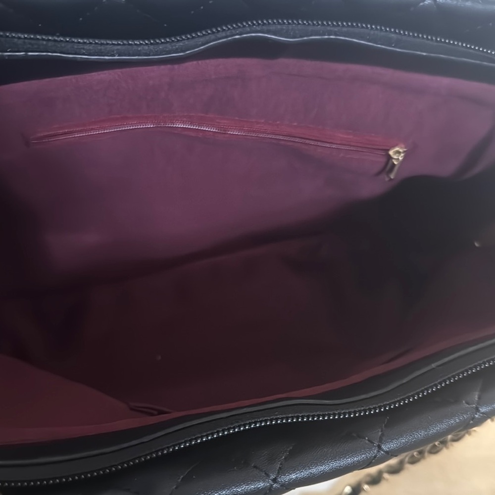 Elegant Black Quilted Chain Bag - Picture 3 of 3